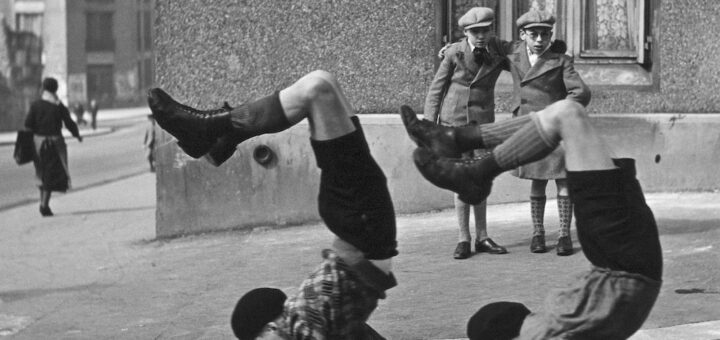 Les frères, rue du Docteur Lecène, 1934 ©Atelier Robert Doisneau